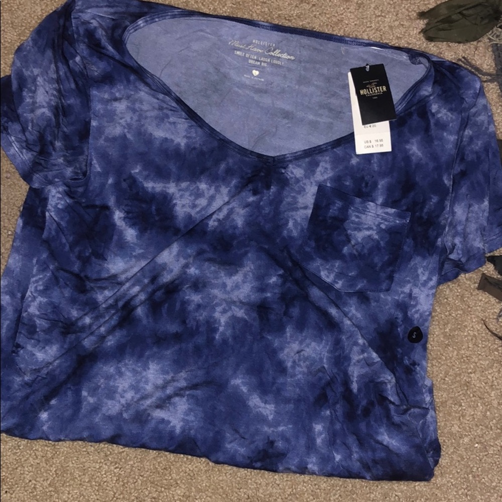 NWT HOLLISTER tee